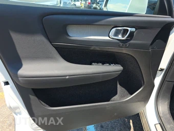 2025 Volvo XC40 B5 Plus Bright Theme – miniatura 9