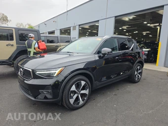 2025 Volvo XC40 B5 Plus Bright Theme