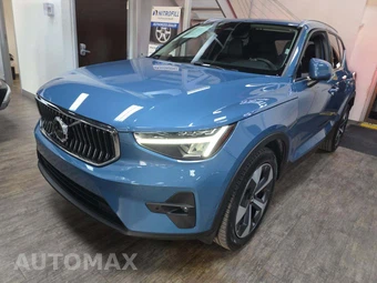 2025 Volvo XC40 B5 Plus Bright Theme