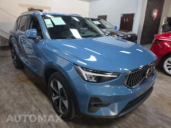 2025 Volvo XC40 B5 Plus Bright Theme – miniatura 4