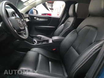 2025 Volvo XC40 B5 Plus Bright Theme – miniatura 6