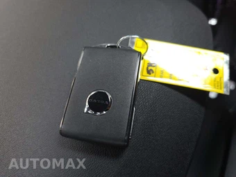 2025 Volvo XC40 B5 Plus Bright Theme – miniatura 8