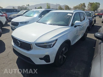 2025 Volvo XC40 B5 Plus Bright Theme