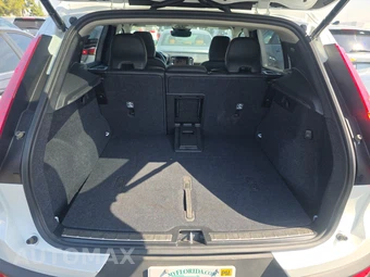 2025 Volvo XC40 B5 Plus Bright Theme - miniatura 17
