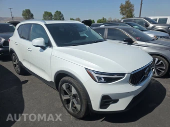 2025 Volvo XC40 B5 Plus Bright Theme - miniatura 3