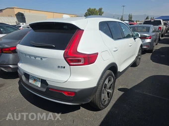 2025 Volvo XC40 B5 Plus Bright Theme - miniatura 4