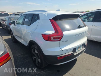 2025 Volvo XC40 B5 Plus Bright Theme - miniatura 6