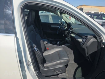2025 Volvo XC40 B5 Plus Bright Theme - miniatura 8