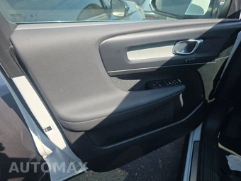 2025 Volvo XC40 B5 Plus Bright Theme - miniatura 9