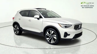 2025 Volvo XC40 B5 Plus Bright Theme