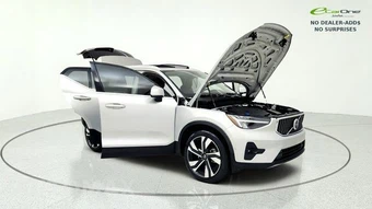 2025 Volvo XC40 B5 Plus Bright Theme - miniatura 11