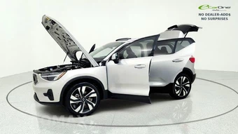 2025 Volvo XC40 B5 Plus Bright Theme - miniatura 14
