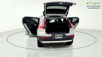 2025 Volvo XC40 B5 Plus Bright Theme - miniatura 17