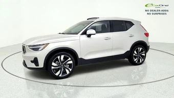 2025 Volvo XC40 B5 Plus Bright Theme - miniatura 4