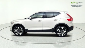 2025 Volvo XC40 B5 Plus Bright Theme - miniatura 5