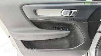 2025 Volvo XC40 B5 Plus Bright Theme - miniatura 50