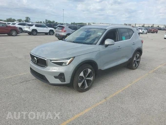 2025 Volvo XC40 B5 Plus Bright Theme