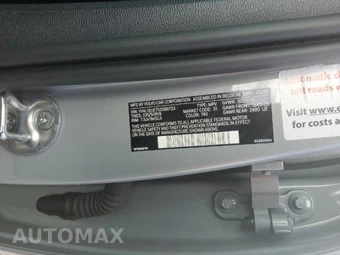 2025 Volvo XC40 B5 Plus Bright Theme – miniatura 12