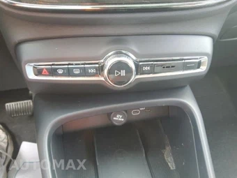 2025 Volvo XC40 B5 Plus Bright Theme – miniatura 18