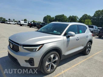 2025 Volvo XC40 B5 Plus Bright Theme