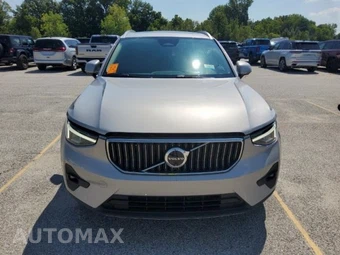 2025 Volvo XC40 B5 Plus Bright Theme – miniatura 2