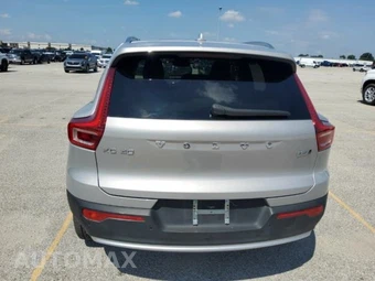 2025 Volvo XC40 B5 Plus Bright Theme – miniatura 4