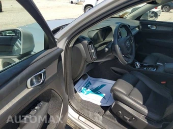 2025 Volvo XC40 B5 Plus Bright Theme – miniatura 5