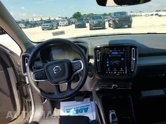 2025 Volvo XC40 B5 Plus Bright Theme – miniatura 8