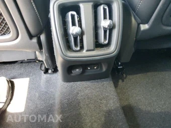 2025 Volvo XC40 B5 Plus Bright Theme – miniatura 9
