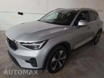 2025 Volvo XC40 B5 Plus Bright Theme