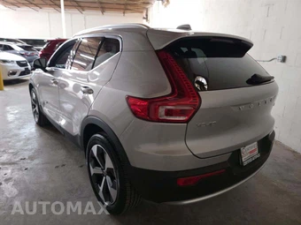 2025 Volvo XC40 B5 Plus Bright Theme – miniatura 2