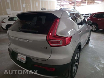 2025 Volvo XC40 B5 Plus Bright Theme – miniatura 3