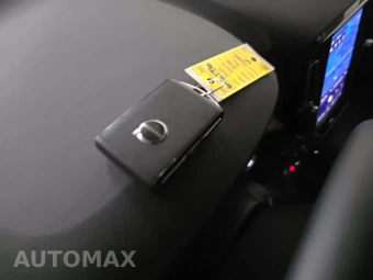 2025 Volvo XC40 B5 Plus Bright Theme – miniatura 8