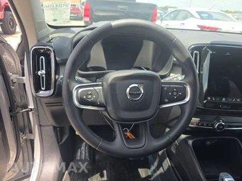 2025 Volvo XC40 B5 Plus Dark Theme – miniatura 10