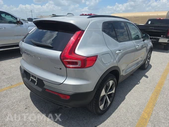 2025 Volvo XC40 B5 Plus Dark Theme – miniatura 4