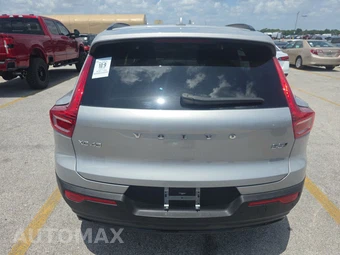 2025 Volvo XC40 B5 Plus Dark Theme – miniatura 5