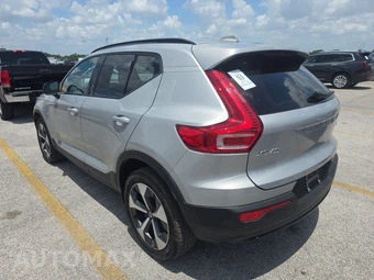 2025 Volvo XC40 B5 Plus Dark Theme – miniatura 6