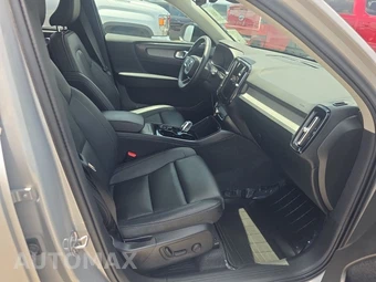 2025 Volvo XC40 B5 Plus Dark Theme – miniatura 8