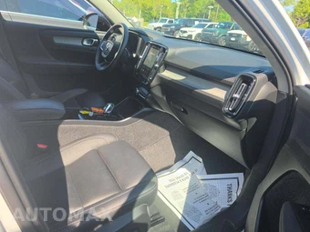 2025 Volvo XC40 B5 Plus Dark Theme - miniatura 18