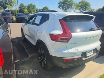 2025 Volvo XC40 B5 Plus Dark Theme - miniatura 2