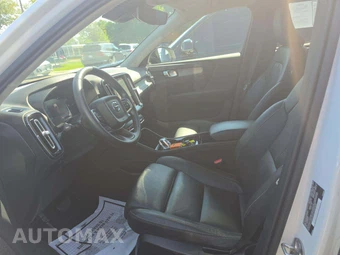 2025 Volvo XC40 B5 Plus Dark Theme - miniatura 6