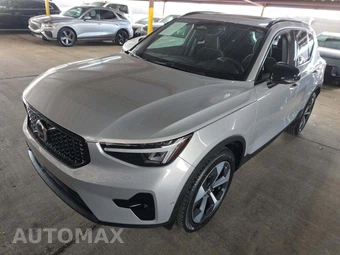 2025 Volvo XC40 B5 Plus Dark Theme