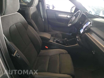 2025 Volvo XC40 B5 Plus Dark Theme – miniatura 18