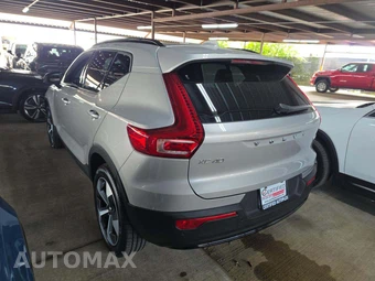 2025 Volvo XC40 B5 Plus Dark Theme – miniatura 2