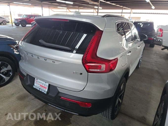 2025 Volvo XC40 B5 Plus Dark Theme – miniatura 3