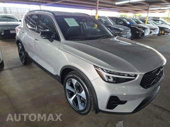 2025 Volvo XC40 B5 Plus Dark Theme – miniatura 4