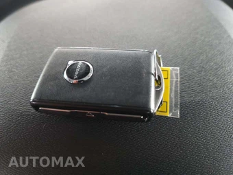 2025 Volvo XC40 B5 Plus Dark Theme – miniatura 8