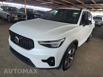 2025 Volvo XC40 B5 Plus Dark Theme