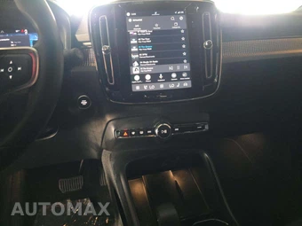 2025 Volvo XC40 B5 Plus Dark Theme – miniatura 10
