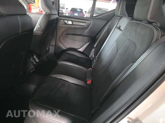 2025 Volvo XC40 B5 Plus Dark Theme – miniatura 13